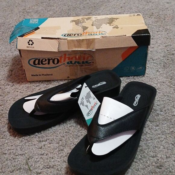 Aerothotic black sandals  Sz 7 NWT and comes with box - Picture 1 of 9